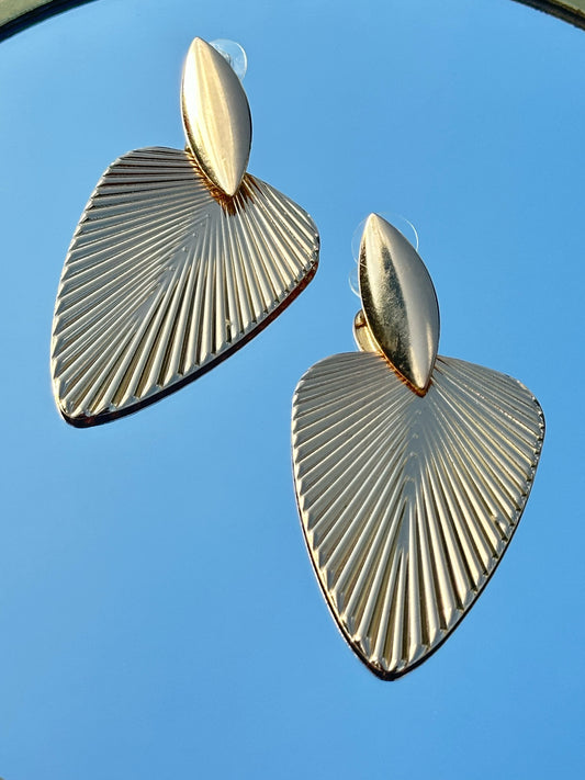 Leaf Design Striking Metal Earrings